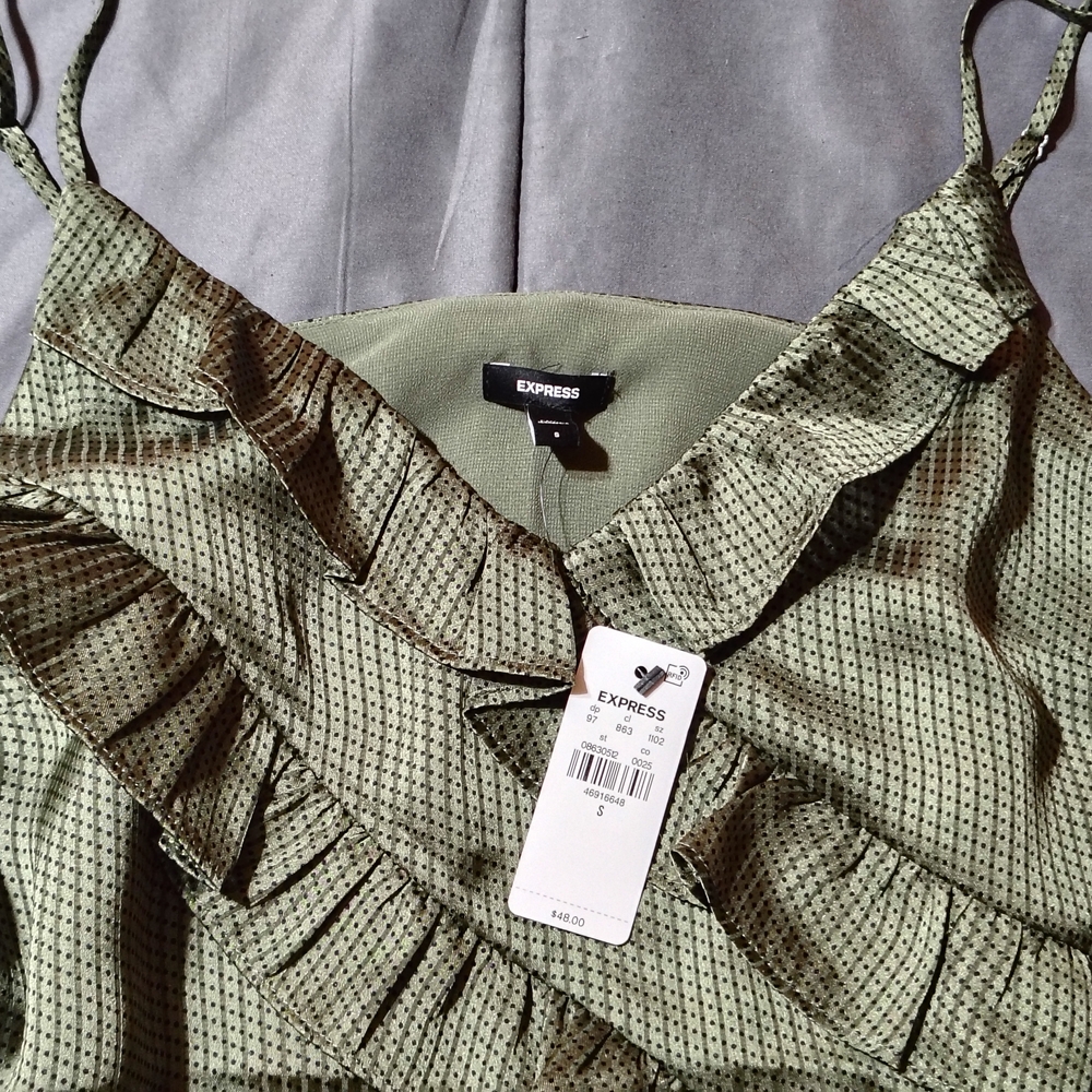 NWT Express Green Ruffled Top - Picture 4 of 4
